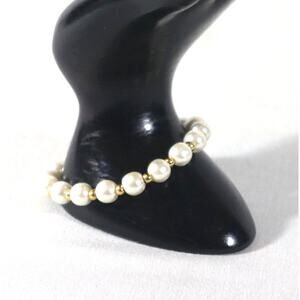 💎Beaded Stretch Bracelet Creamy Pearlesque And Small Gold Tone Balls